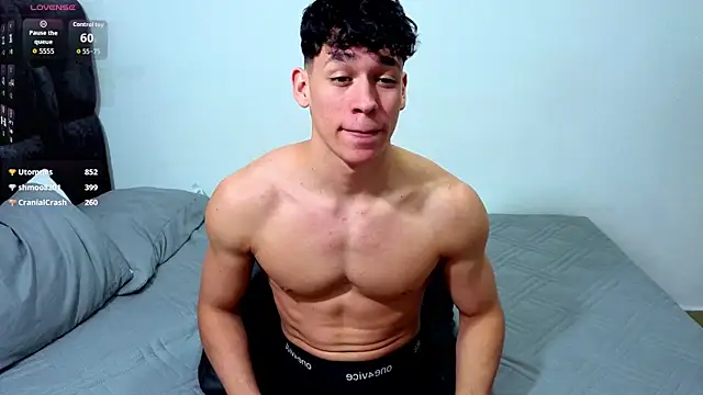 Luke_Muscle élő XXX-chatje