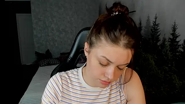 Maya-Mimi live XXX chat