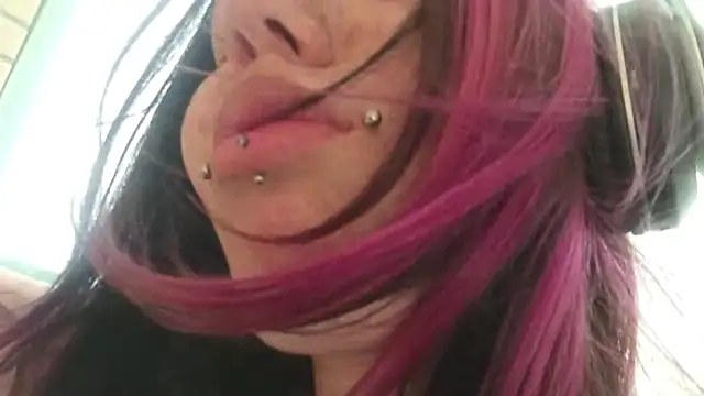 IronicBuckle live XXX chat