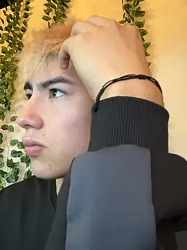 AlexanderCollman2 Live XXX-chat
