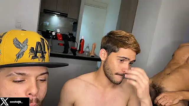צ'אט XXX בשידור חי של zoneboys