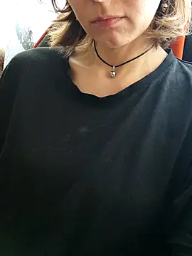 XXX chat uživo modela Aashikalaa