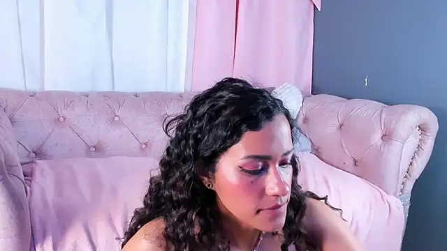 EmmaWilliam1's Live XXX Chat