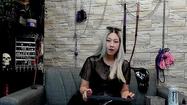 Chat +18 de Miss_Kaz ao vivo