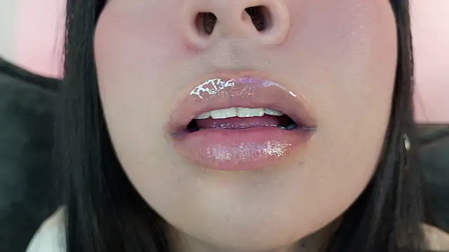 mia_roux1's Live XXX Chat