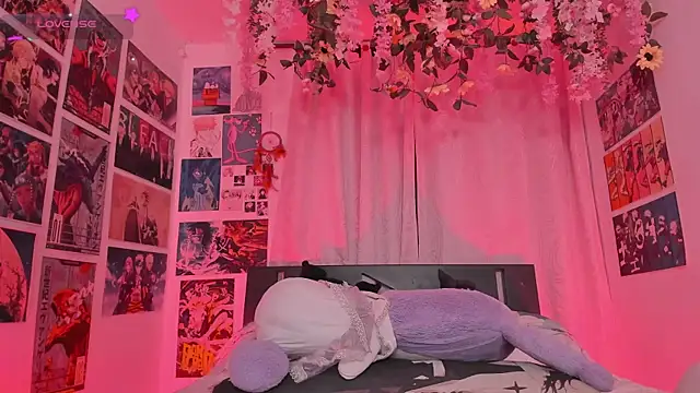 MissCurvyTop XXX чат на живо