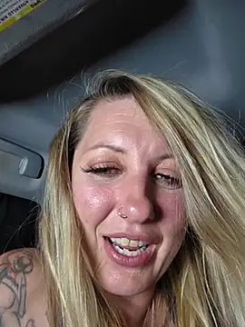 XXX chat uživo modela SheIsSomething