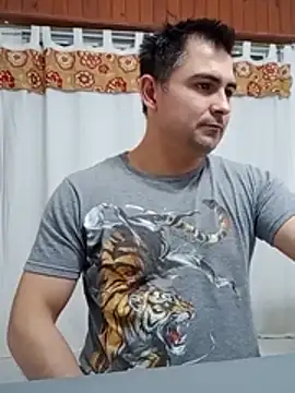 Bradd_32 라이브 XXX 채팅