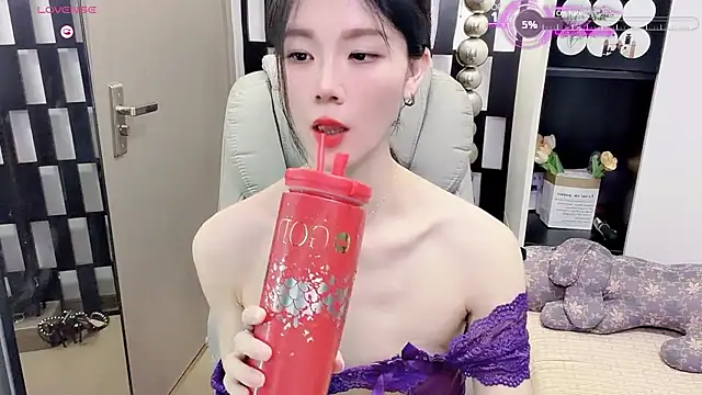 Yueyue-MM's Live XXX Chat