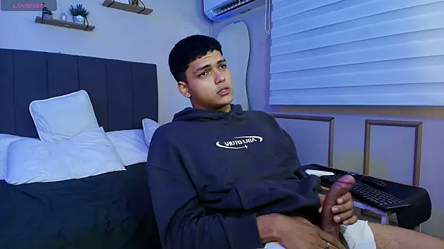 Thony_Big Adlı Modelin Canlı XXX Sohbeti