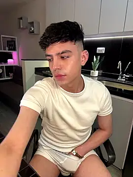 aronnhidden Live XXX Chat