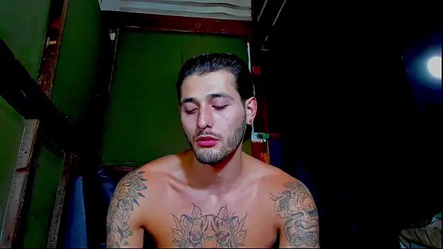 alejo__323__'s Live XXX Chat