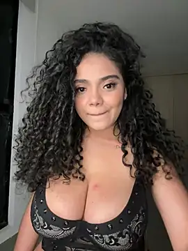 Curlyierr লাইভ XXX চ্যাট