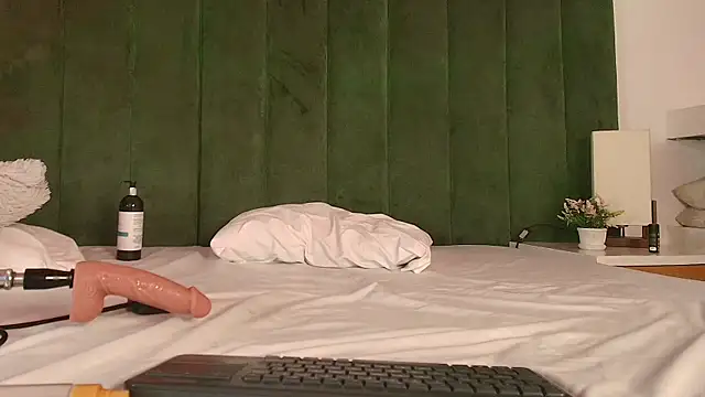 Alana_Petite_ Adlı Modelin Canlı XXX Sohbeti