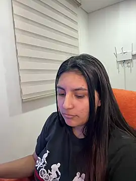 دردشة cloe_small الجنسية المباشرة