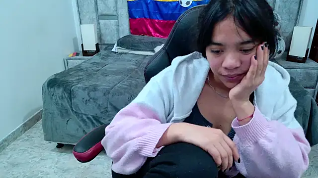 Chatroom XXX en direct de laureentt_