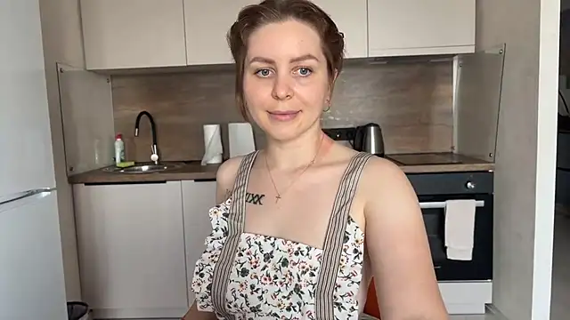 XXX chat uživo modela MikaBloom
