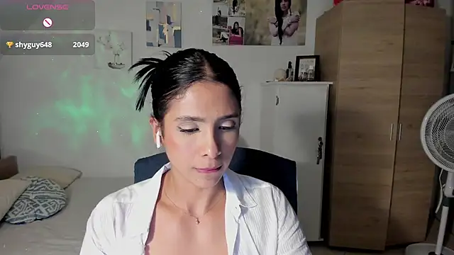 Veronikolsen- Adlı Modelin Canlı XXX Sohbeti