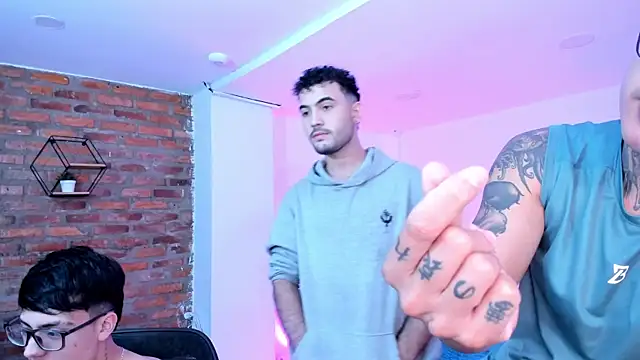 Spaceboys18 live XXX chat