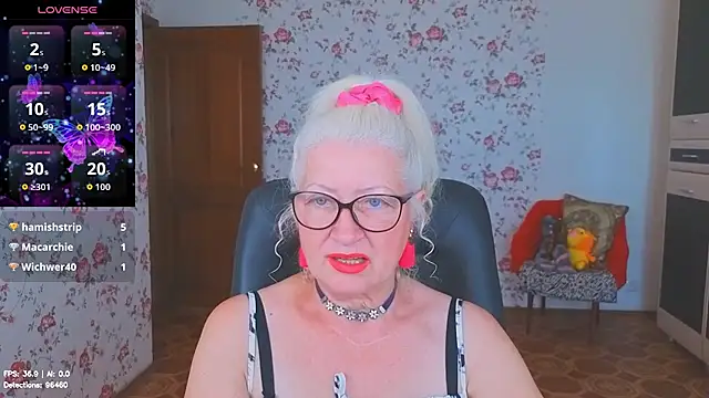 Chat +18 de Maya_Mayflower ao vivo
