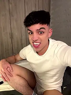 aronnhiddenn Live XXX chat