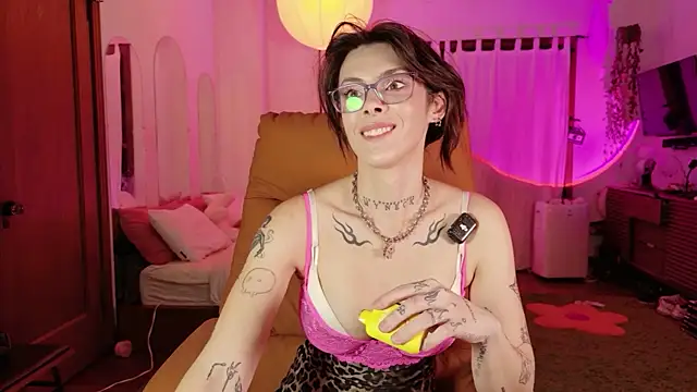 GennaJames: απευθείας συνομιλία ΧΧΧ
