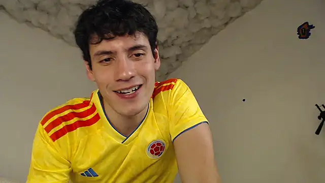 andrestorres20 Adlı Modelin Canlı XXX Sohbeti