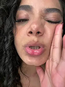 Curlyierr's Live XXX Chat
