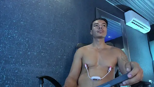 XXX chat uživo modela LycanMushu