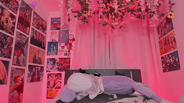 MissCurvyTop live XXX chat