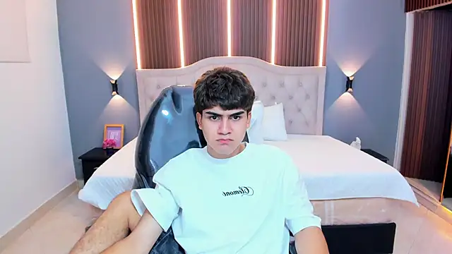 Czat XXX na żywo – Tommy18__