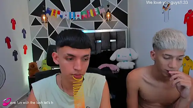 Juan_Nd_Steven: διαδικτυακό σόου στην κάμερα