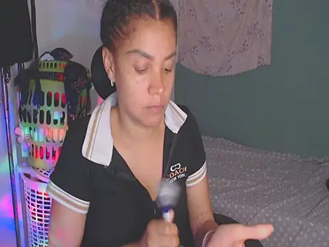 shayna_cute Adlı Modelin Canlı XXX Sohbeti