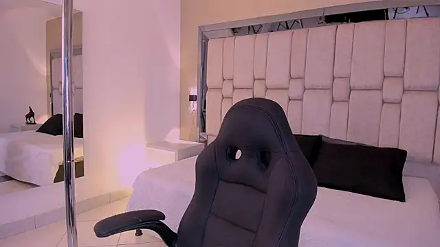 Chat +18 de LilithBloom7 ao vivo