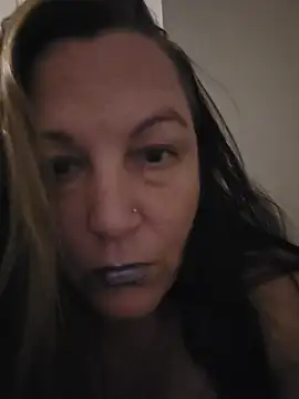 Chat +18 de Queenemerald ao vivo