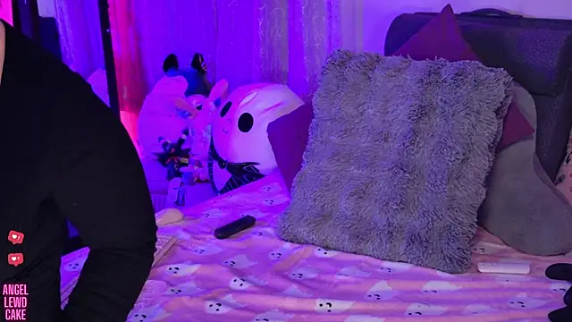 Angel-Lewd-Cake 现场XXX聊天
