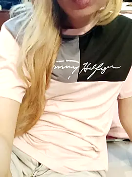 QueenSoreal Chat XXX live