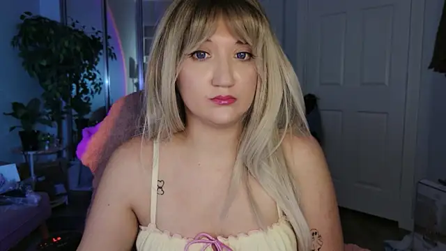 GoddessEmmy Live XXX-chat