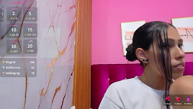 Chat +18 de yourcuteneighbourr ao vivo