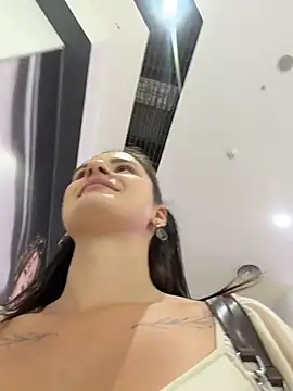 MiraReach Live XXX-chat