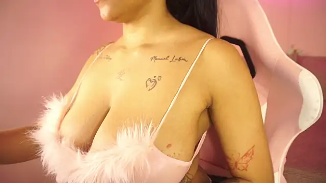 MadeleineSanez's Live XXX Chat