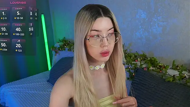 LindaThackerr Chat XXX live
