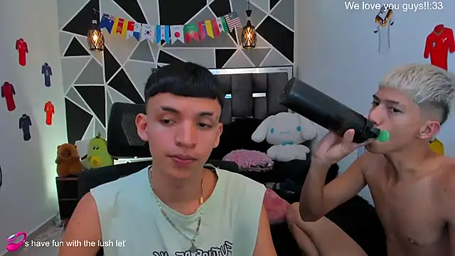 Juan_Nd_Steven's Live XXX Chat