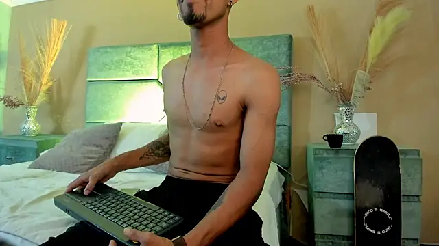 NoaahTylor 라이  브 XXX 채팅