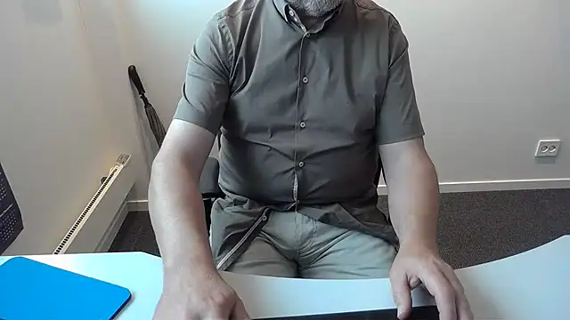 Buggemann live XXX chat
