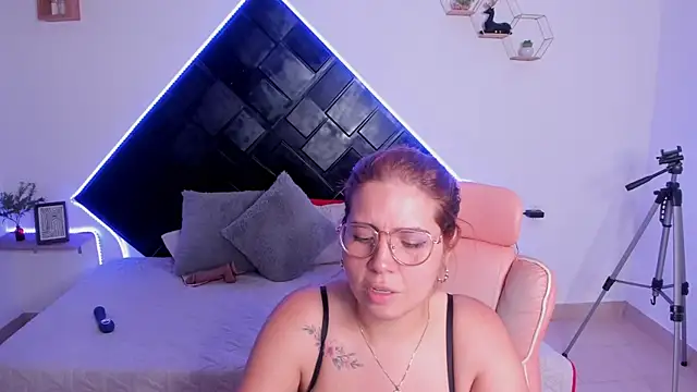 Czat XXX na żywo – Sarah_miel