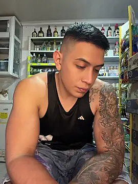 OliverWest04 Chat XXX in diretta