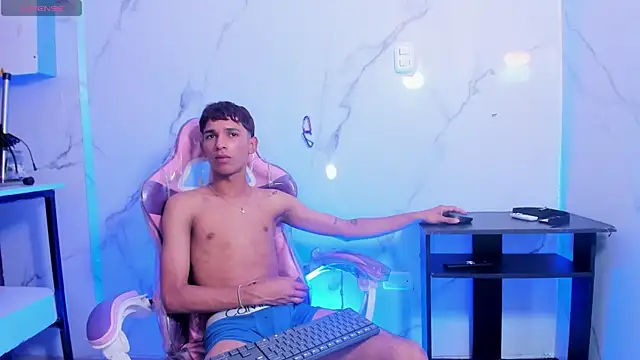 Joseph18_ Live XXX Chat