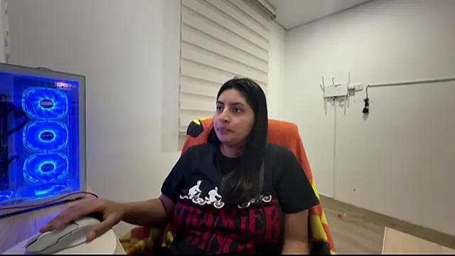 Chat +18 de cloe_small ao vivo