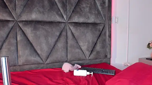 LuciaMoretti_: онлайн-секс-чат